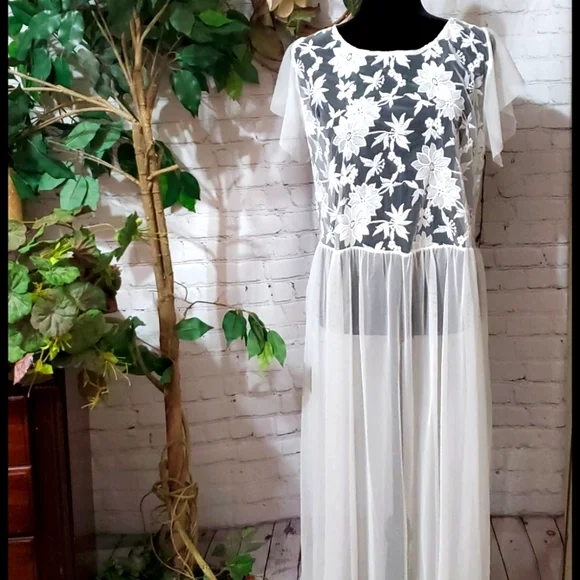 Vince Camuto Sheer Embroidered Tunic - White S Vince Camuto Sheer Embroidered Tunic - White S